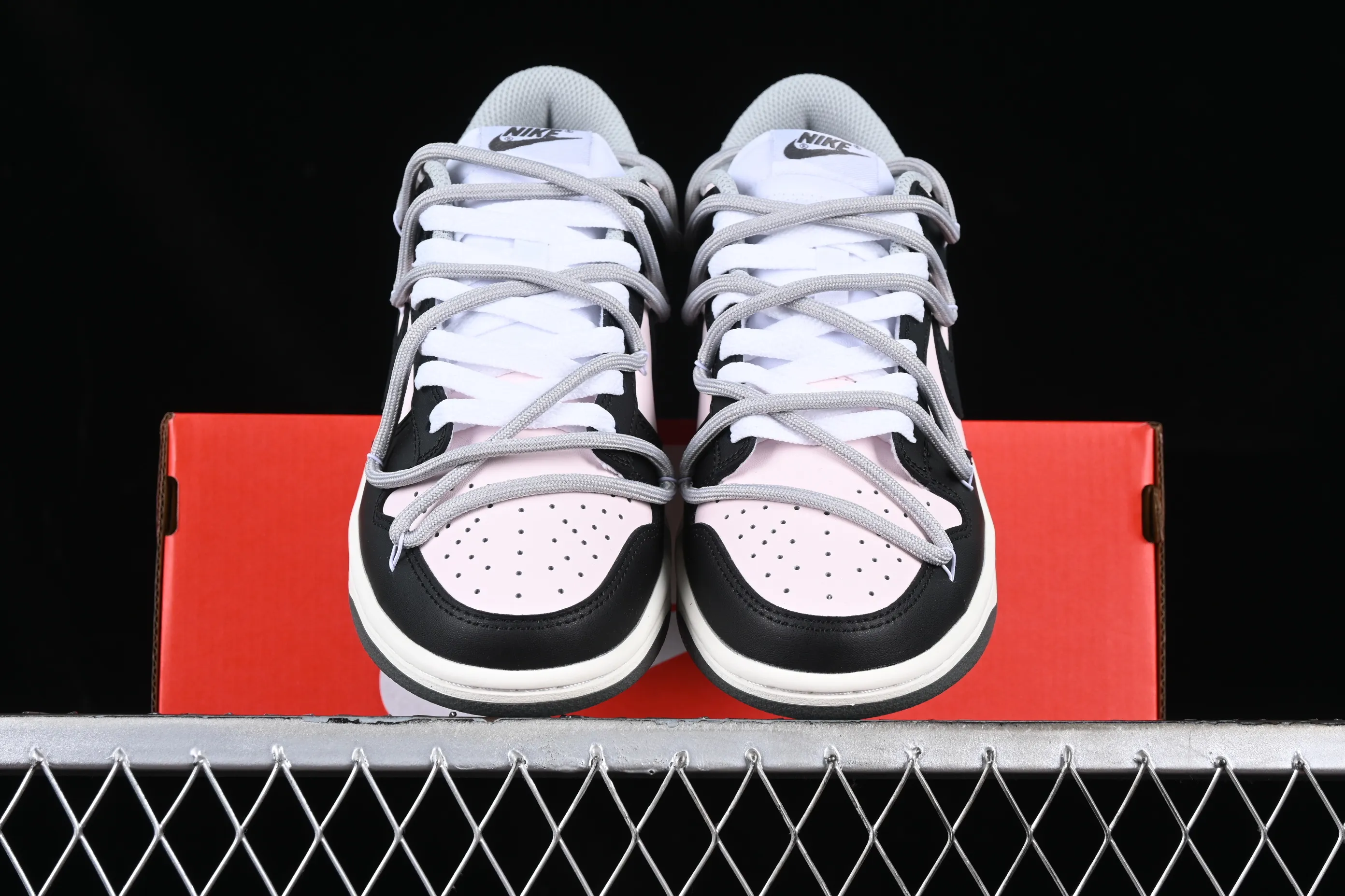 All Categories Nk SB Dunk Series Nk SB Dunk Low Low-top Sneakers Nk Dunk Low Sweetheart Hot Girl Valentine's Day Black Pink SB Strap Low-top Casual Sneakers DD1503-117